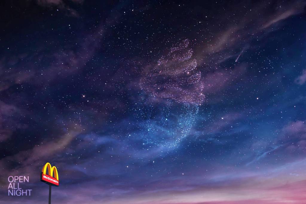 Publicité McDonald's - 24/24h - Open All Night - Les étoiles dans le ciel dessinent un Sundae - Agence LeoBurnett - Arabie Saoudite - 2020