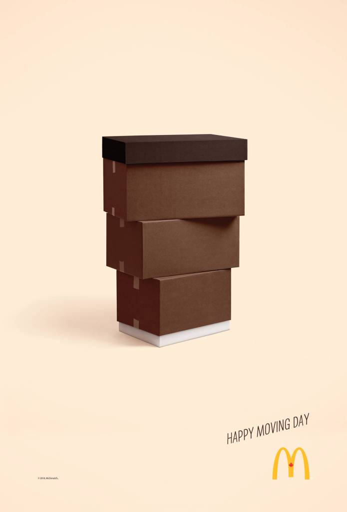 Publicité McDonald's - Moving Day - Happy Moving Day - Les cartons de déménagement forment un Mc Café - Agence Cossette - Canada - 2018