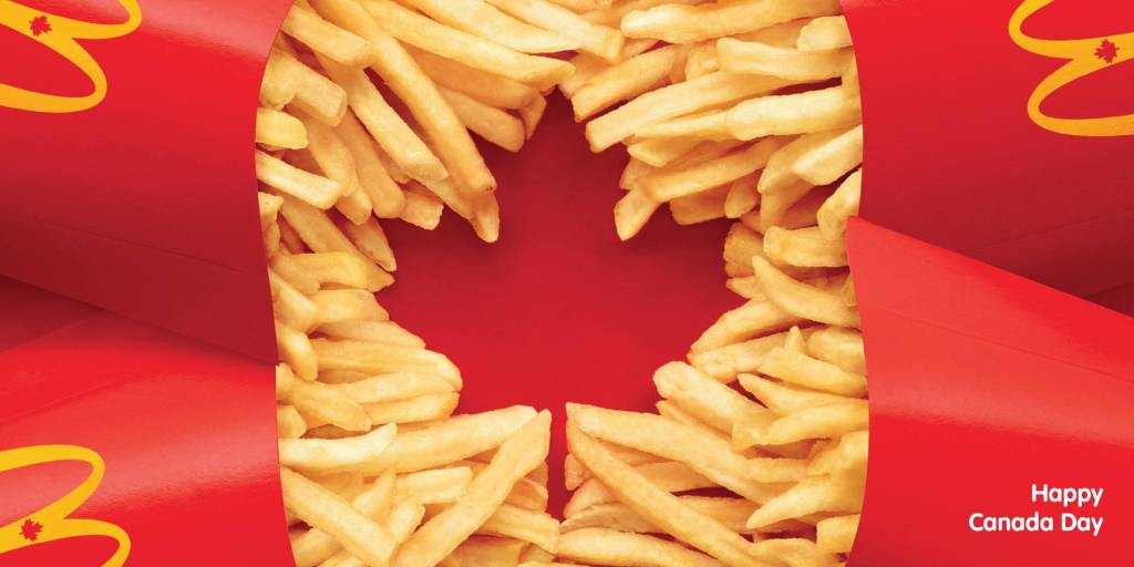 Publicité McDonald's - Happy Canada Day - Les frites prennent la forme de la feuille d'érable du drapeau du Canada - Agence Cossette - Canada - 2014
