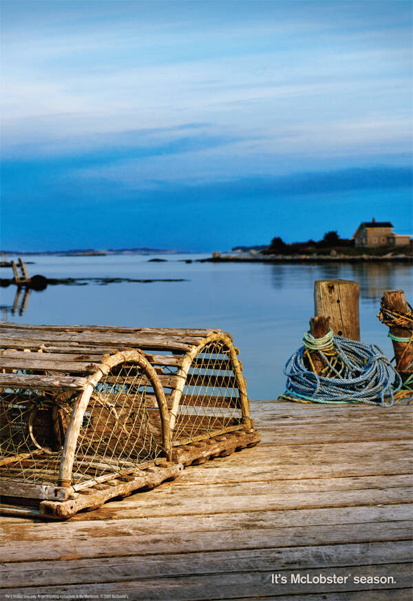 Publicité McDonald's - It's McLobster' season - Les filets pour pêcher les homards ressemblent aux arches de McDonald's - Agence Cossette - USA - 2009