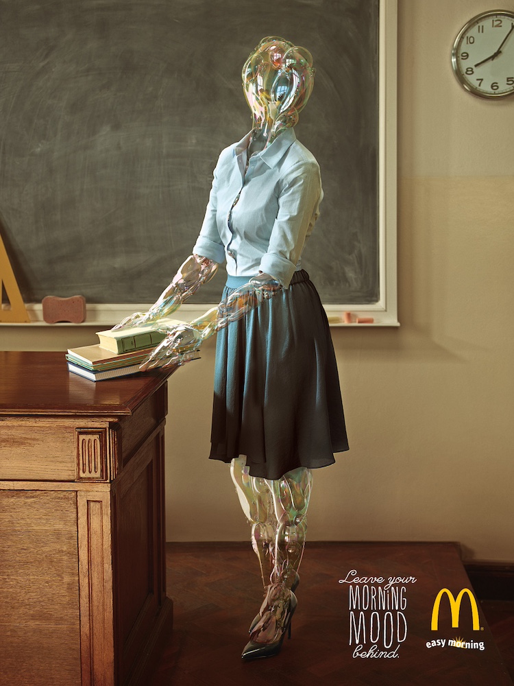 Publicité McDonald's - Leave your morning mood behind - Maîtresse d'école composée de bulles de savon prêtent à exploser - Agence DDB - Allemagne/Autriche - 2013
