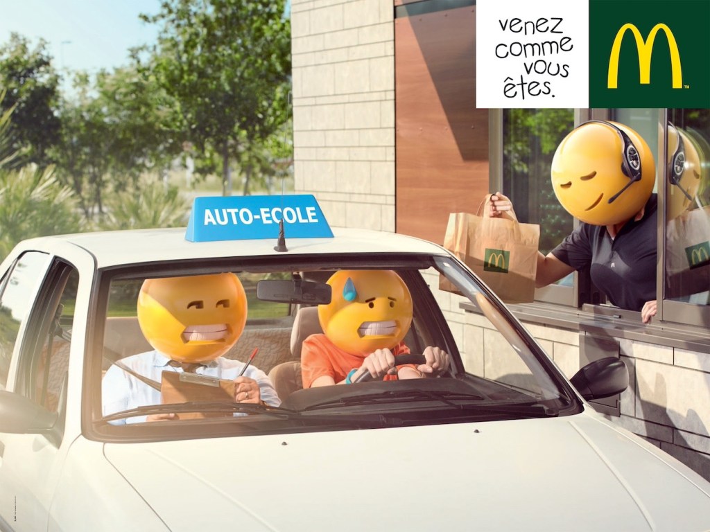 Publicité McDonald's - Emojis - Un moniteur d'auto-école passe au drive avec son élève - Agence BETC Paris - 2015