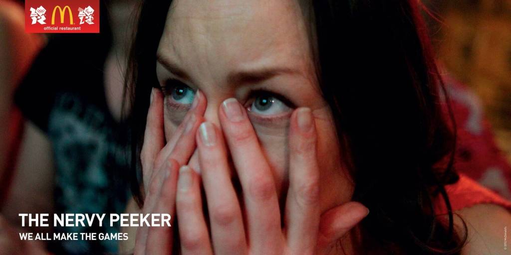 Publicité McDonald's - JO Londres - We all make the games - The nervy peeker - Femme stressée regarde la compétition - Agence Leo Burnett - UK - 2012