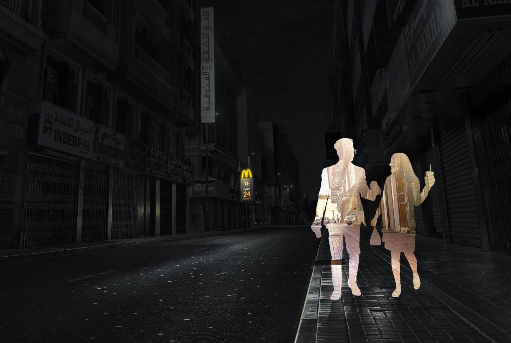 Publicité McDonald's - Open 24h - Night&Day - Silhouettes d'un couple présentant le jour se promènent dans un décor nocturne - Agence Leo Burnett - Émirats arabes unis - 2015