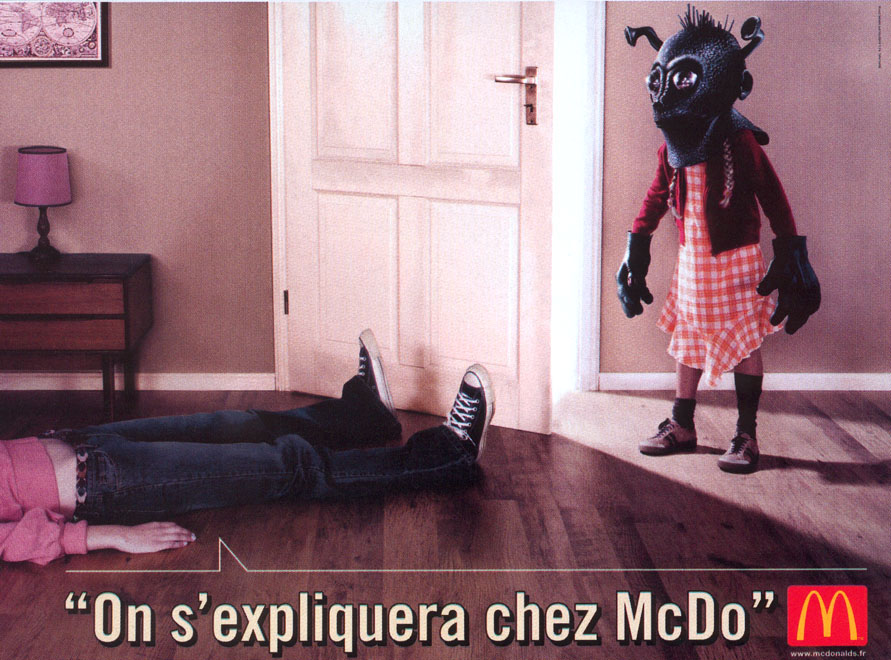 Publicité McDonald's - On s'expliquera chez McDo - Déguisée en monstre, elle fait faire un malaise à un membre de sa famille - TBWA Paris - 2023
