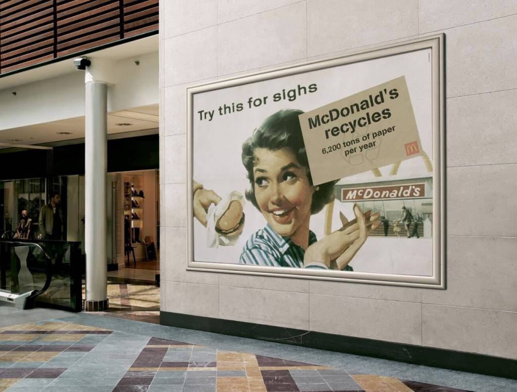 Publicité McDonald's - McDonald's recycle 6200 tonnes de papier par an - Vieille affiche des années 50 utilisée - Try this for sighs - On tend un Cheeseburger à une femme -TBWA Paris - 2008