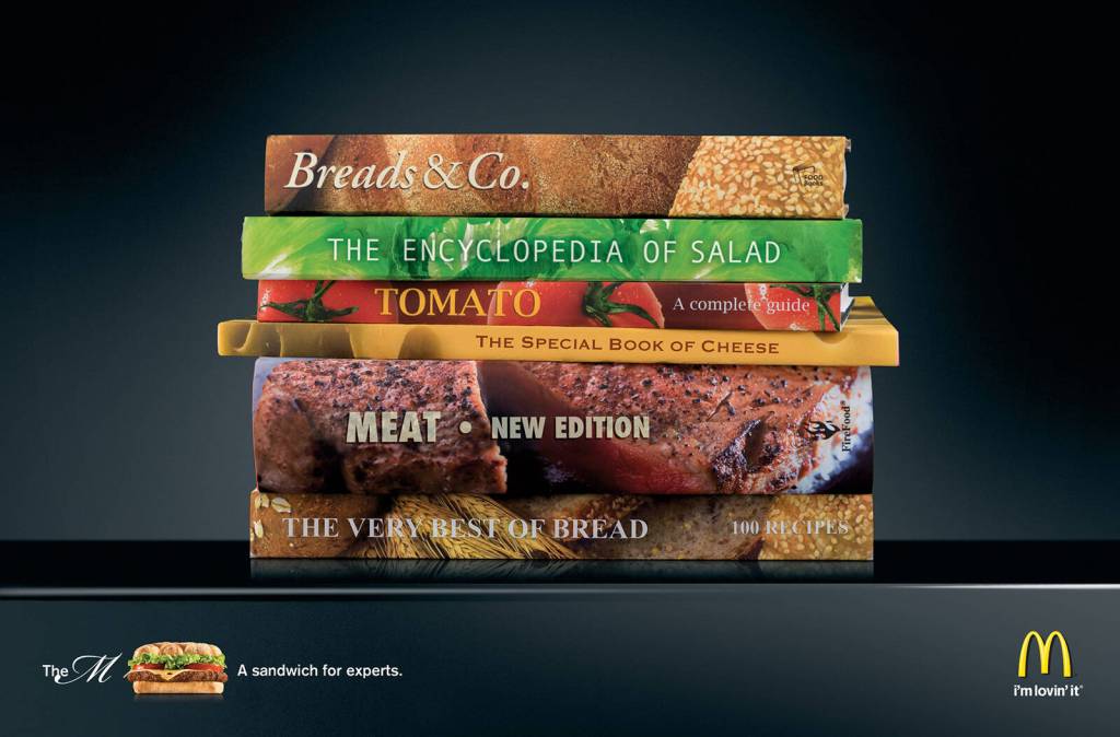 Publicité McDonald's - The M - A sandwich for experts -  Une pile de livres ressemble à un Big Mac - DDB - Hongrie - 2010