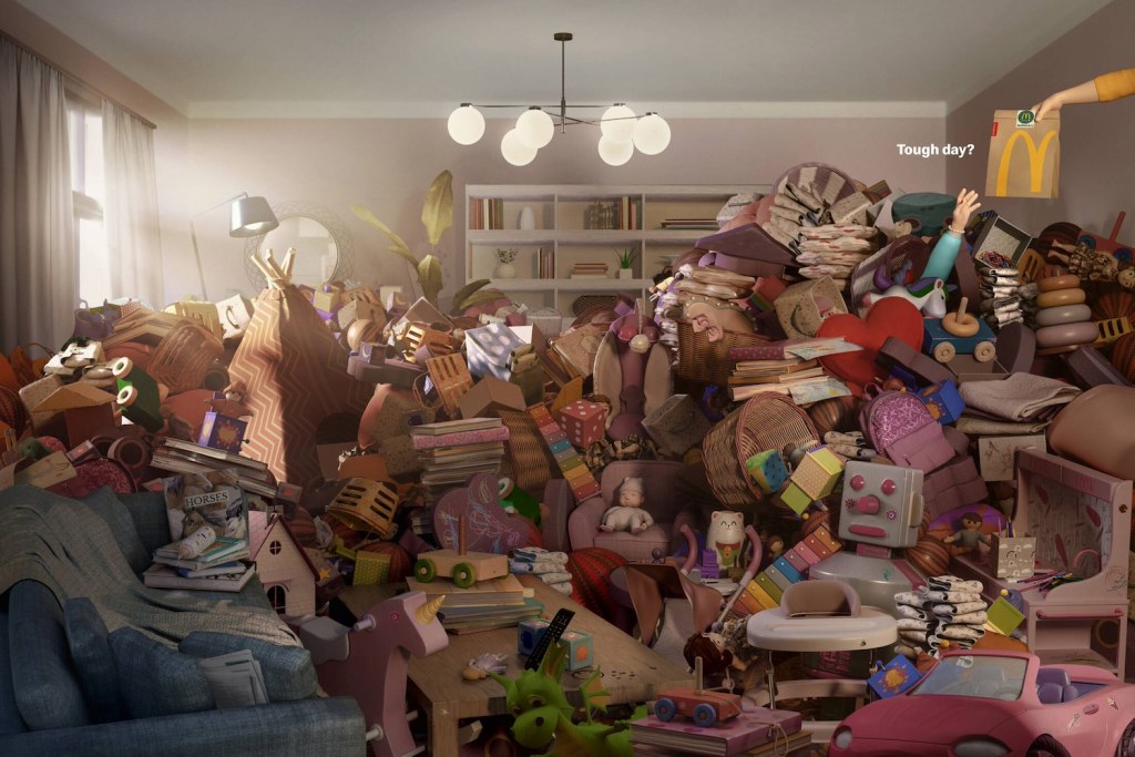 McDonald's - Tough Day - Une main  dans une chambre d'enfant au milieu d'un capharnaüm attrape un sac qu'on lui tend - Agence Leo Burnett - Italie - 2021