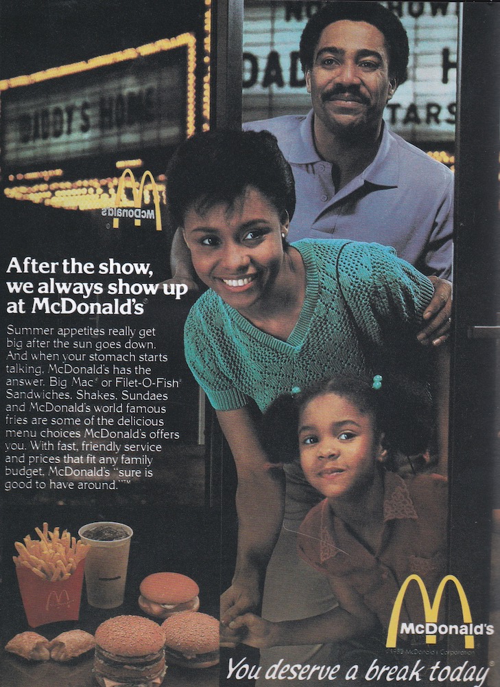 Publicité McDonald's - After the show. We always show up at McDonald's - Une famille entre dans le restaurant en sortant du spectacle - 1982 - USA