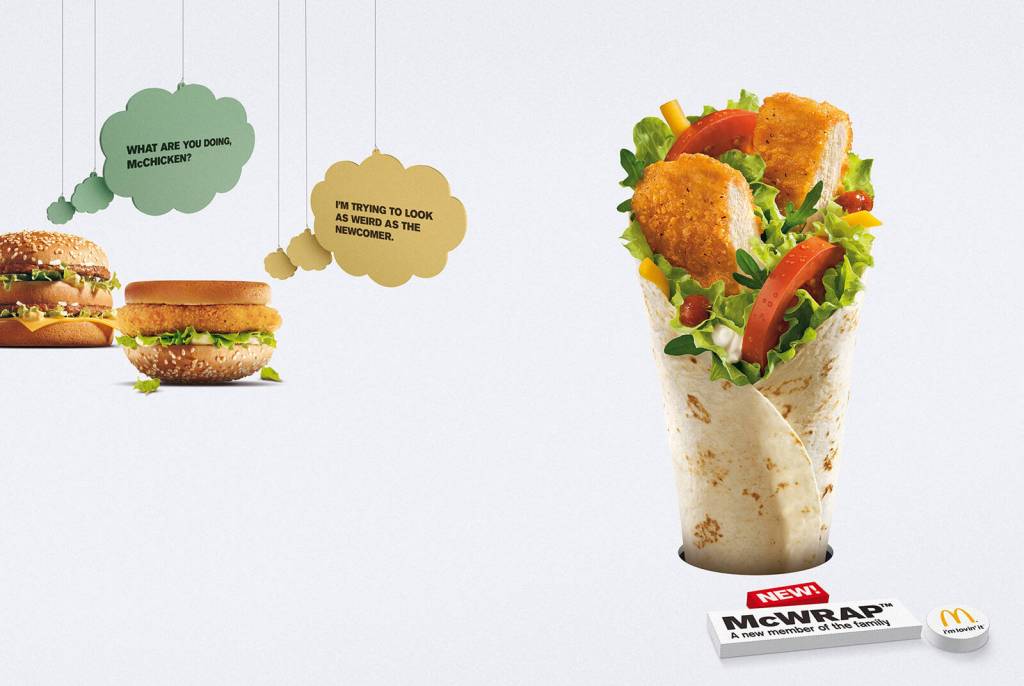 Publicité McDonald's - New McWrap - A new member of the family - On voit la conversation d'un BigMac et d'un McChicken la tête en bas - What are you doing, McChicken ? I'm trying to look as weird as the newcomer - DDB - Hongrie -2010