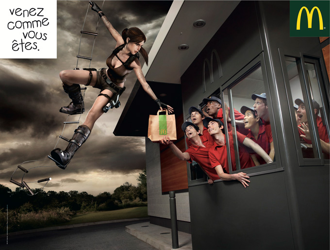 Publicité McDonald's - Venez comme vous êtes - Lara Croft accrochée à l'échelle d'un hélicoptère prend son sac au Drive - Agence BETC Paris - 2011